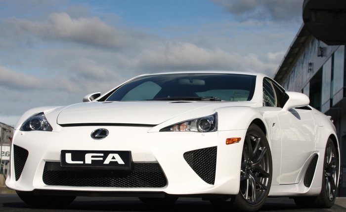 Divulgação O Lexus LFA, carrão de R$ 2,9 milhões, não está mais à venda no Brasil. Segundo um funcionário da única concessionária da marca no País, localizada em São ...