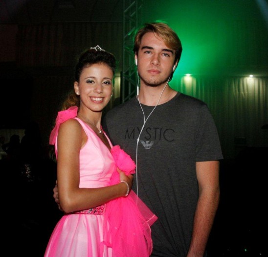 Com cara feia, filho de bilion&aacute;rio participa de baile de debutantes ...