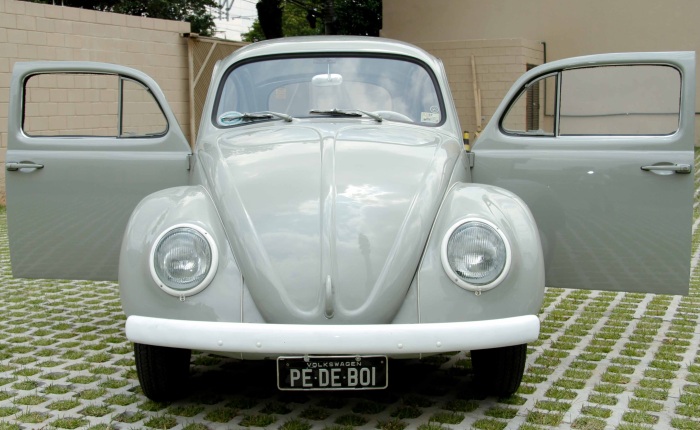 R7 Carros convida Edu Guedes para passeio no novo VW Fusca ...