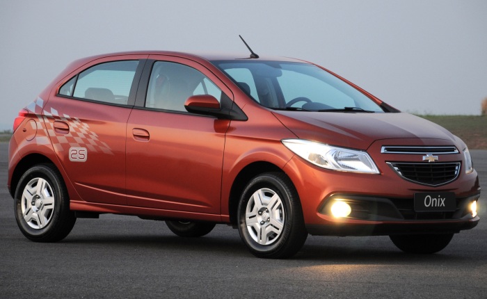 Divulgação Chevrolet Onix 1.4 LTZ — Passou de R$ 41.990 para R$ 43.090
Confira também
Chevrolet anuncia recall do Onix por problemas na roda
Hyundai HB20 fica R$ 1.0...