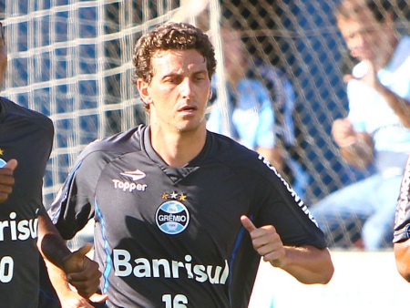 Elano se diz arrependido por confus&atilde;o em Bogot&aacute; - Futebol - R7