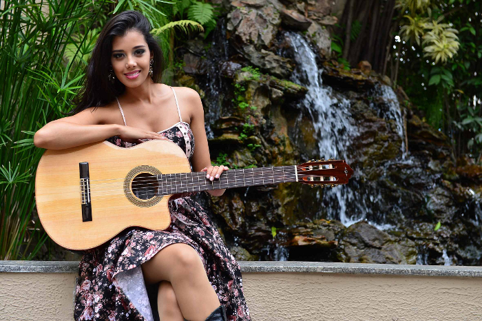 Veja fotos de Camilla Castro, a cantora mais gata da m&uacute;sica sertaneja