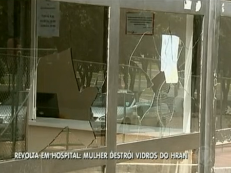 Jovem irritada com falta de atendimento &eacute; presa ap&oacute;s quebrar ...