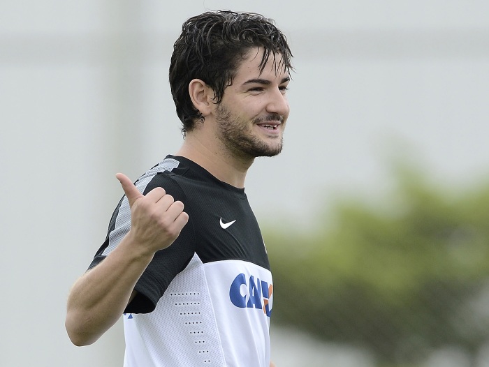 M&eacute;dico projeta estreia de Pato para daqui 15 a 20 dias - Futebol - R7