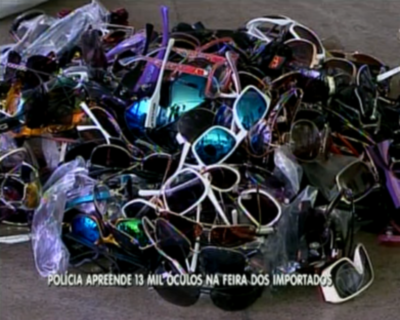 Objetivo da ação foi combater a pirataria de óculos de grau e de sol, produtos bastante usados pelos brasilienses
(Reprodução/TV Record)
TV