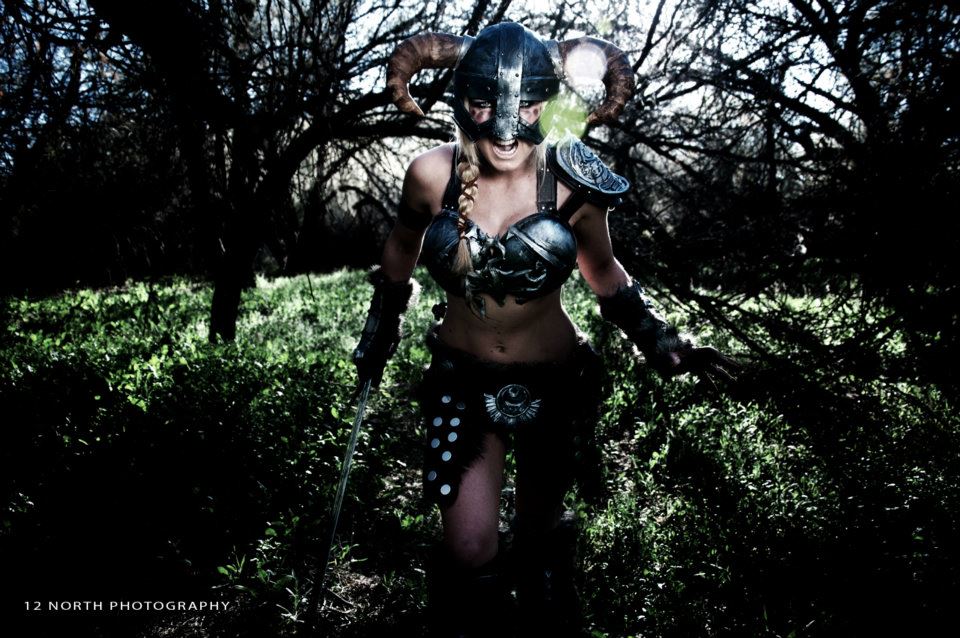 Pok&eacute;musa mostra seu gosto por RPG e faz cosplay de Skyrim - Foto ...