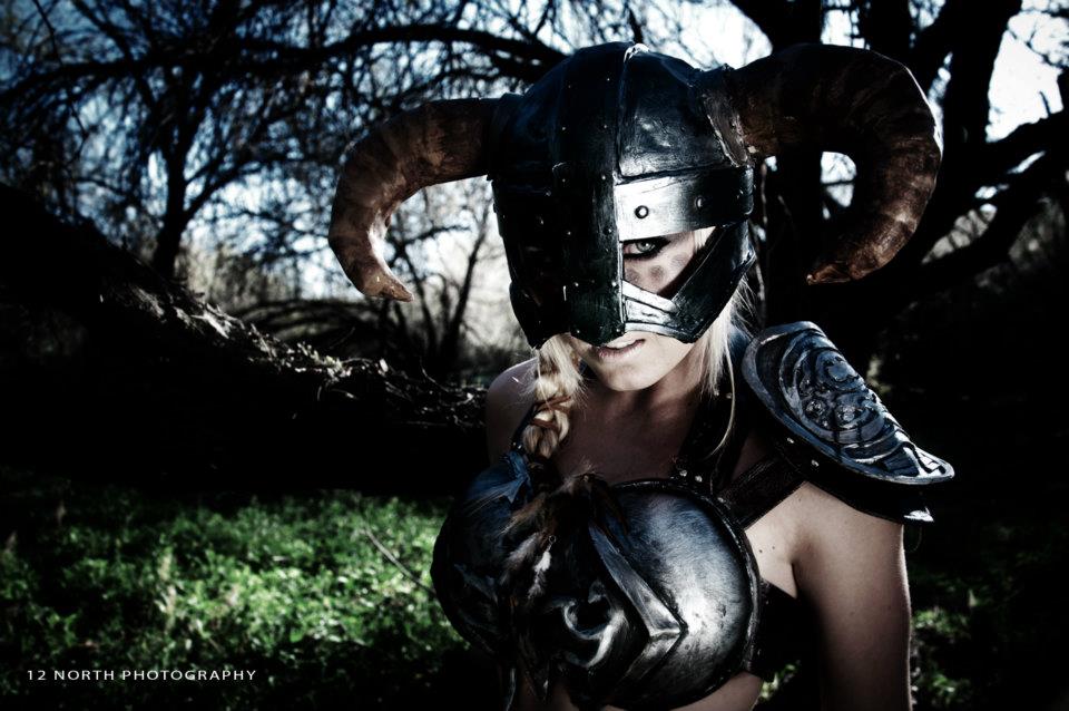 Pok&eacute;musa mostra seu gosto por RPG e faz cosplay de Skyrim - Foto ...