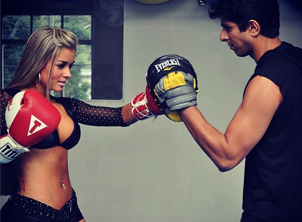 Aryane Steinkopf investe no muay thai - Esportes - R7.com