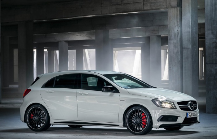 A disparada no IPI para carros importados e a crise na Europa fez com que a Mercedes cogitasse voltar a fabricar veículos no Brasil. A primeira geração do ...