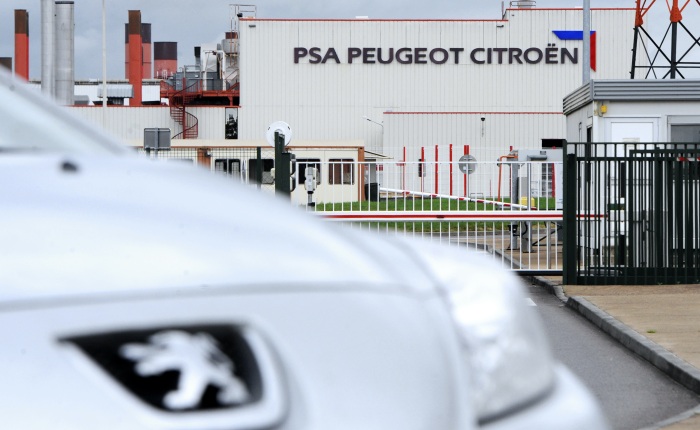 Mais de 1,7 mil pessoas foram demitidas da PSA em 2012; número deve subir nos próximos anos (AFP) PSA