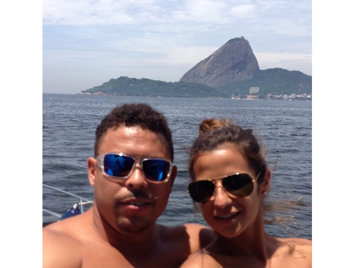 Apaixonado? Ronaldo curte tarde de sol com Paula Morais ...