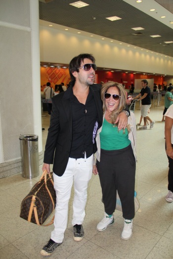 Susana Vieira e Sandro Pedroso namoram em aeroporto - Foto 1 ...