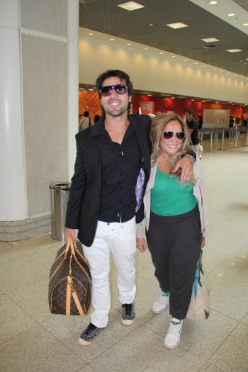 Susana Vieira e Sandro Pedroso namoram em aeroporto - Foto 2 ...