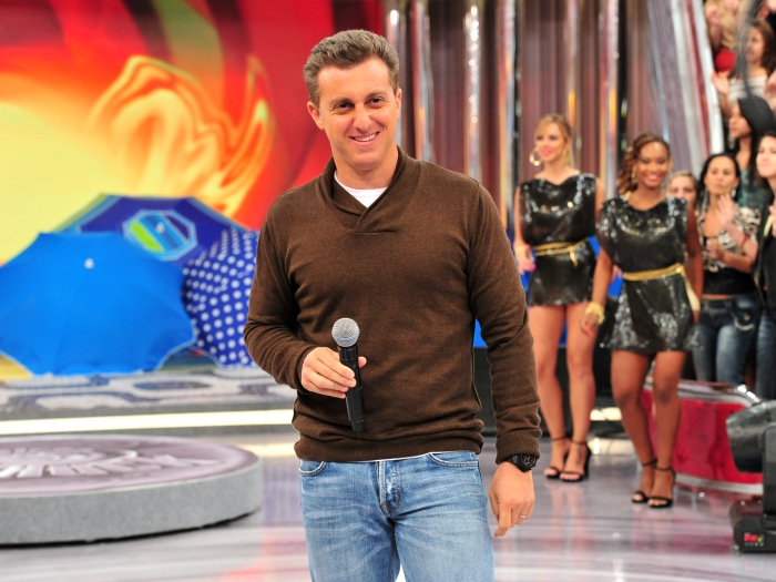 Luciano Huck promete mostrar o rosto da ca&ccedil;ula: "Hoje voc&ecirc;s v&atilde;o ...