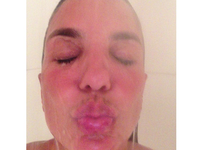 Molhada, Ivete Sangalo divulga foto embaixo do chuveiro ...