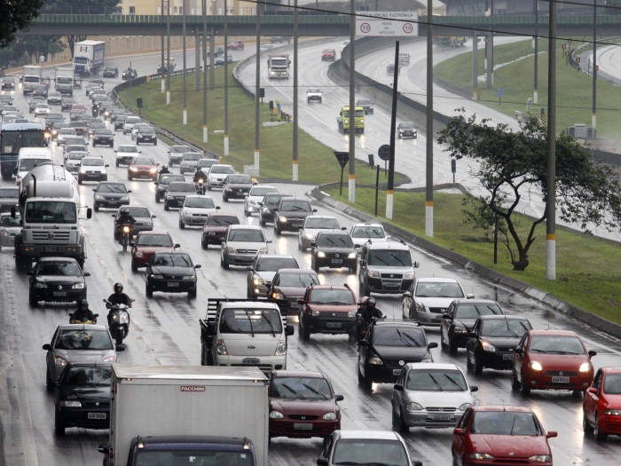 Imprud&ecirc;ncia e neblina s&atilde;o vil&atilde;s deste feriado nas rodovias de SP ...