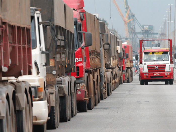 Congestionamento a caminho do Porto de Santos