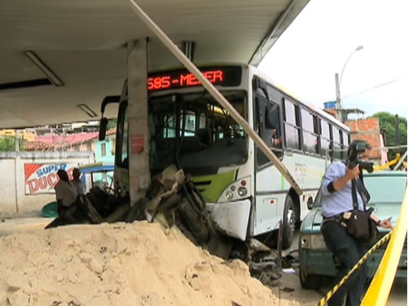 Mulher atropelada por &ocirc;nibus desgovernado tem morte cerebral ...