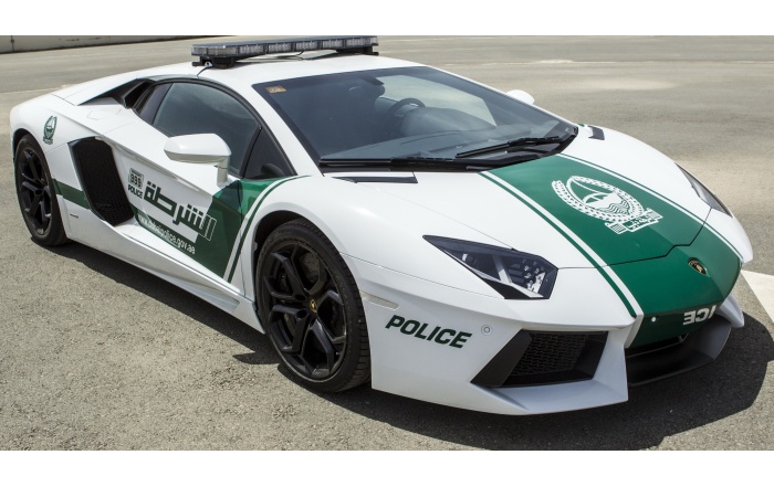 Divulgação A polícia de Dubai acaba de receber um pequeno "reforço" em sua frota para caçar a bandidagem dos Emirados Árabes. O departamento apresentou nesta semana s...