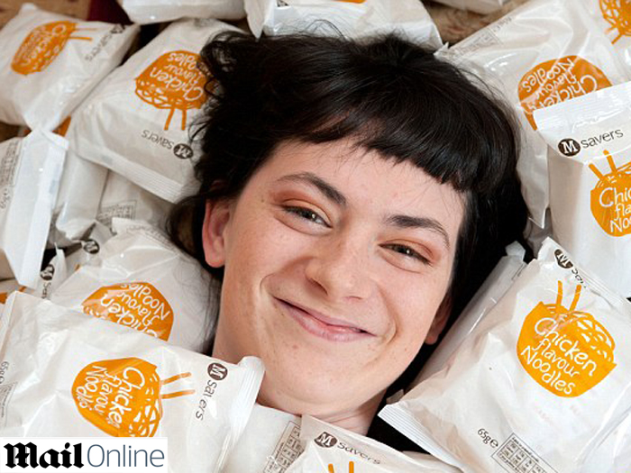 Com medo de vegetais e outros alimentos, adolescente brit&acirc;nica ...