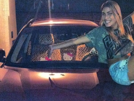 As gêmeas publicaram foto do carro novo horas antes
(Divulgação/Instagram)
BiaeBranca