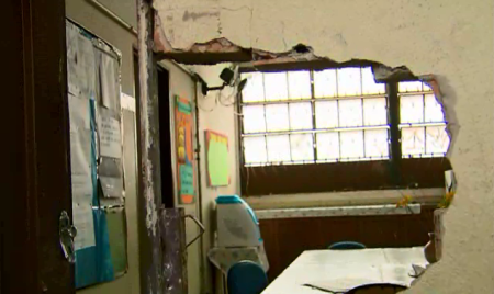 Escola &eacute; arrombada e depredada em Santa Luzia - Minas Gerais - R7