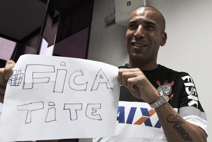 Sheik faz campanha para impedir sa&iacute;da de treinador do Corinthians ...
