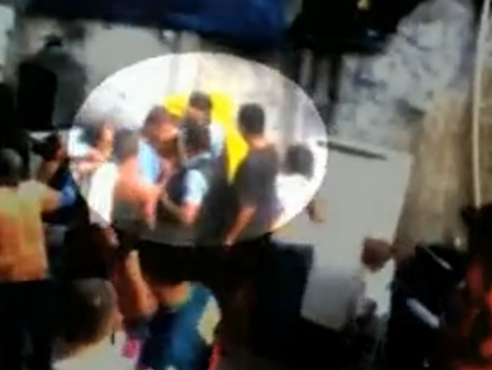 Morador da Rocinha denuncia agress&atilde;o de policiais da UPP; veja ...