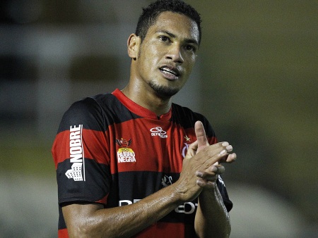 De virada, Flamengo vence Maca&eacute; e segue sonhando com vaga ...
