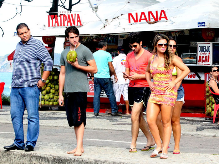 Babi Rossi e Olin Batista v&atilde;o &agrave; praia da Barra juntos - Foto 1 ...