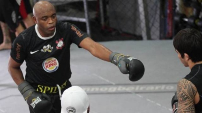 Ap&oacute;s dar cano no UFC, Anderson Silva treina com Erick Silva no Rio