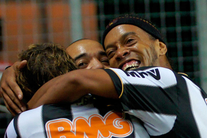 Ronaldinho tripudia ap&oacute;s elimina&ccedil;&atilde;o do S&atilde;o Paulo: &ldquo;Quando t&aacute; ...