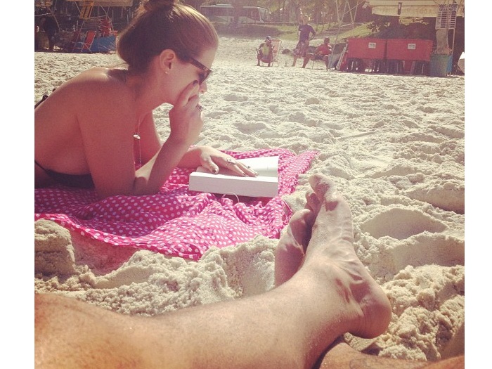 Yuri curte dia de praia ao lado da namorada - Famosos e TV - R7