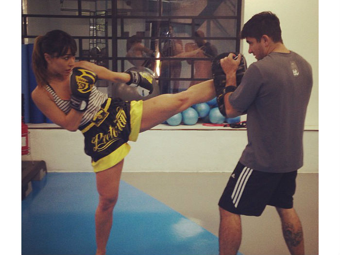 De shortinho, Sabrina Sato treina muay thai - Famosos e TV - R7