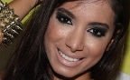 Veja o estilo sexy de Anitta