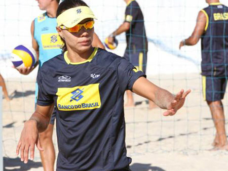 Ap&oacute;s reclama&ccedil;&otilde;es, Juliana &eacute; dispensada da Sele&ccedil;&atilde;o Brasileira ...