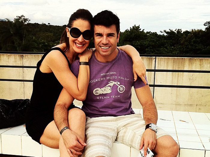 Cl&aacute;udia Raia posta foto abra&ccedil;ada com o namorado - Famosos e TV ...