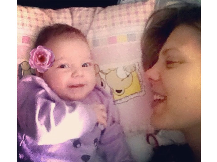 Sheila Mello aparece toda sorridente ao lado da filha - Famosos e ...