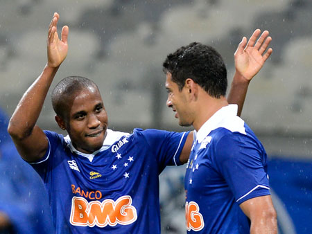 Na estreia de Ded&eacute;, Cruzeiro goleira Resende em noite de Borges ...