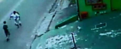 Record Minas Imagens flagram jovem dando 12 facadas em vítima por briga de futebol
