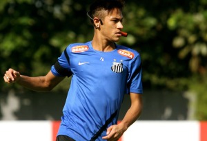 GUILHERME DIONIZIO/Gazeta Press Sem revelar destino, Neymar filma último treino pelo Santos