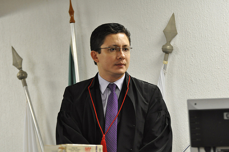 "Defesa saiu derrotada", provoca promotor do caso Bruno sobre j&uacute;ri ...