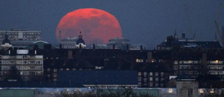 Galeria reúne fotos impressionantes de lua cheia em vários cantos do mundo. Aprecie