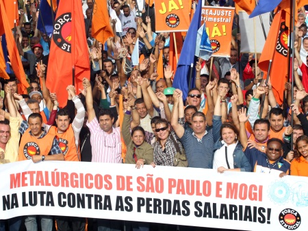 PIsta da Anchieta, sentido S&atilde;o Paulo, &eacute; liberada ap&oacute;s manifesta&ccedil;&atilde;o ...