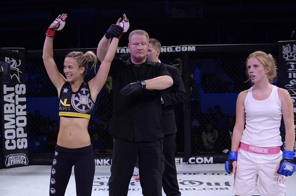 Gravidez inesperada cancela duelo de musa americana - Mais ...