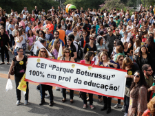 Professores da rede municipal continuam em greve