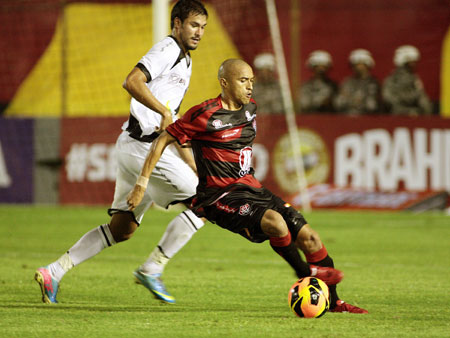 Vitória vence o Vasco por 2 a 0 e assume a liderança provisória do Brasileirão