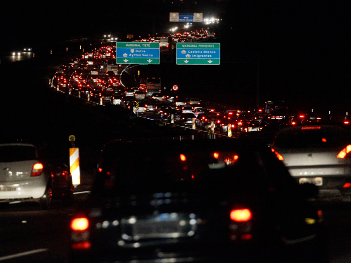 Volta do feriado tem tr&acirc;nsito intenso nas rodovias de SP - Tr&acirc;nsito ...