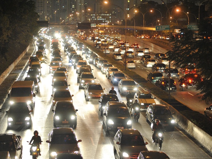 SP bate recorde de tr&acirc;nsito do ano com 282 km ... - Not&iacute;cias - R7.com