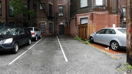 Duas vagas de garagem s&atilde;o arrematadas pelo equivalente a R$ 1 ...